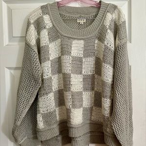 POL gray and white knitted sweater size small